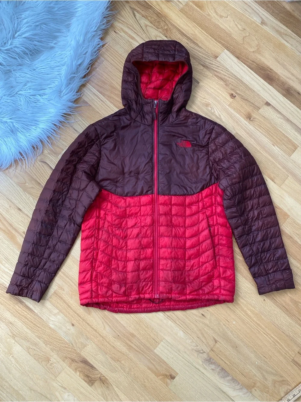 The North Face Thermaball Two-Tone Quilted Hooded Puffer Jacket Burgundy & Red